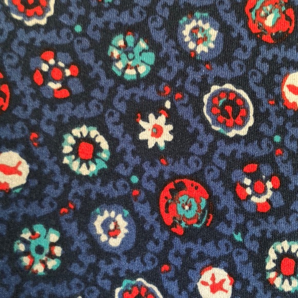 NWT- LuLaRoe Classic Tee - Picture 2 of 5